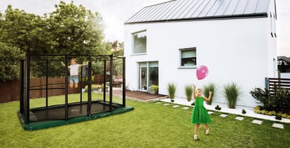 Kako izbrati trampolin za majhen vrt? - AKROBAT