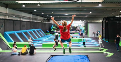 The benefits of jumping in a Trampoline park for all ages - Akrobat